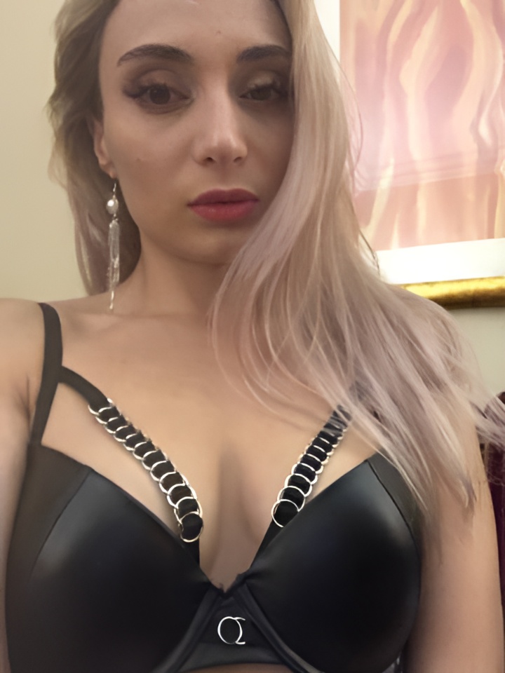 Таня привлекальеная девушка из Лисок цена от 10000 руб