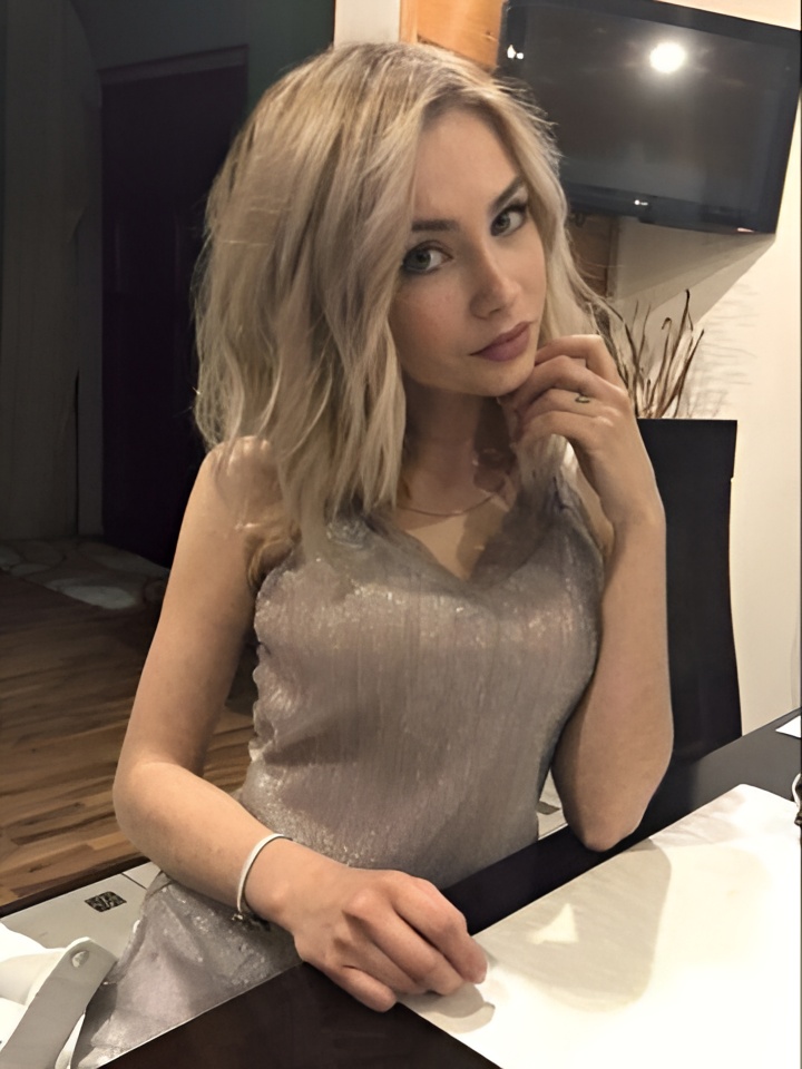 Ульяна привлекательная девушка из Лисок цена от 4000 руб