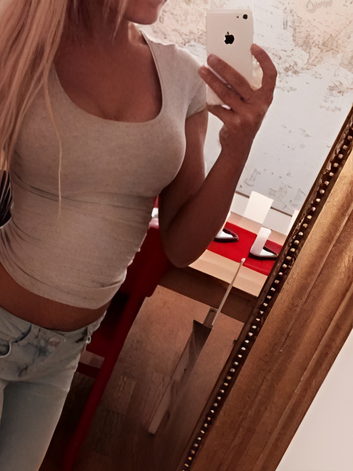 Юлия привлекальеная девушка из Лисок цена от 10000 руб