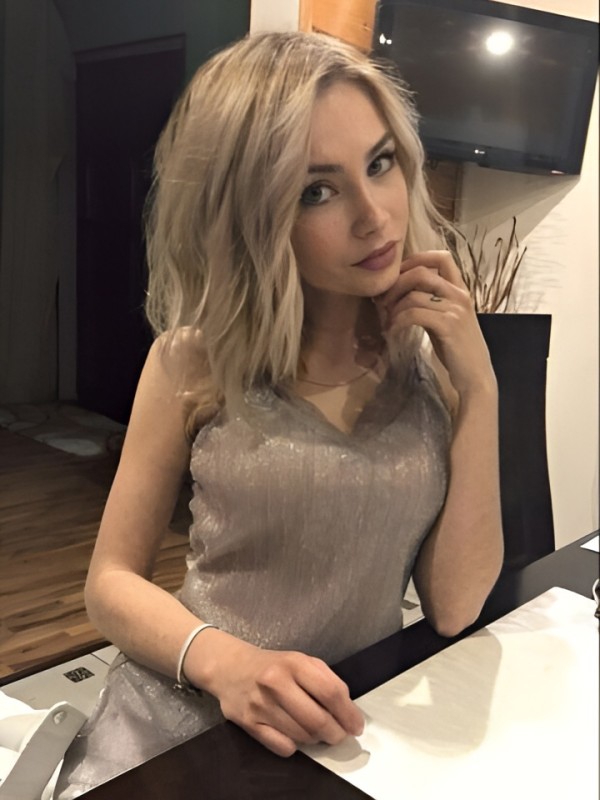 Ульяна привлекательная девушка из Лисок цена от 4000 руб